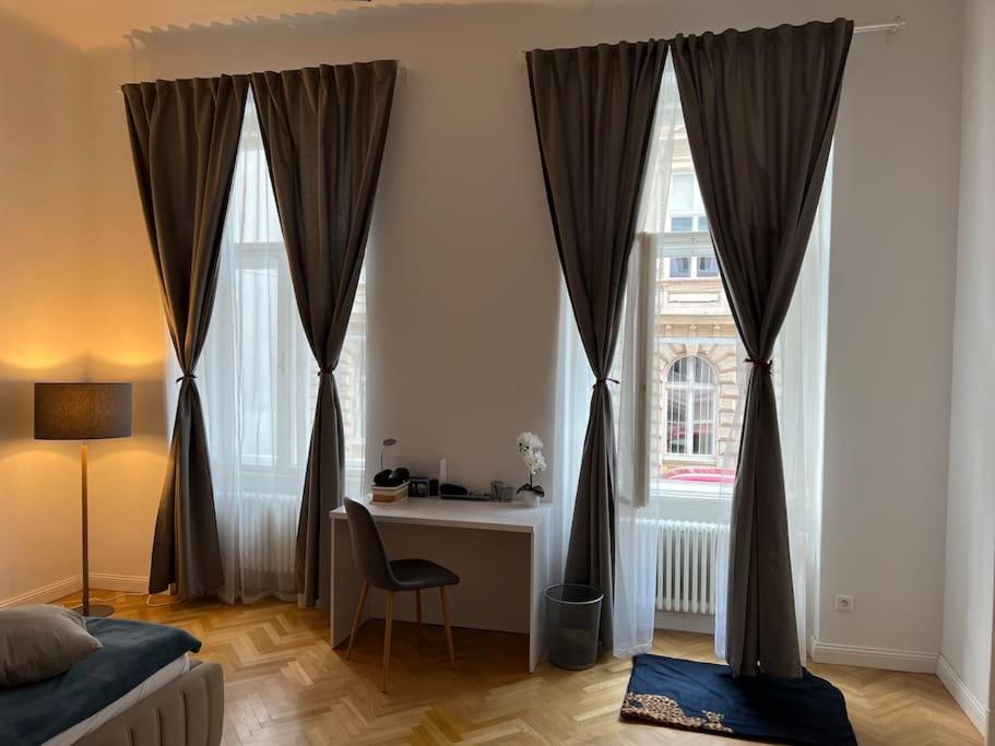 Beautiful Condo At The Old Town Bratislava Bagian luar foto