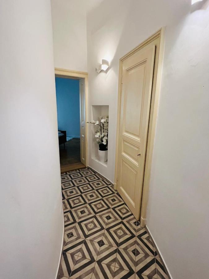 Beautiful Condo At The Old Town Bratislava Bagian luar foto