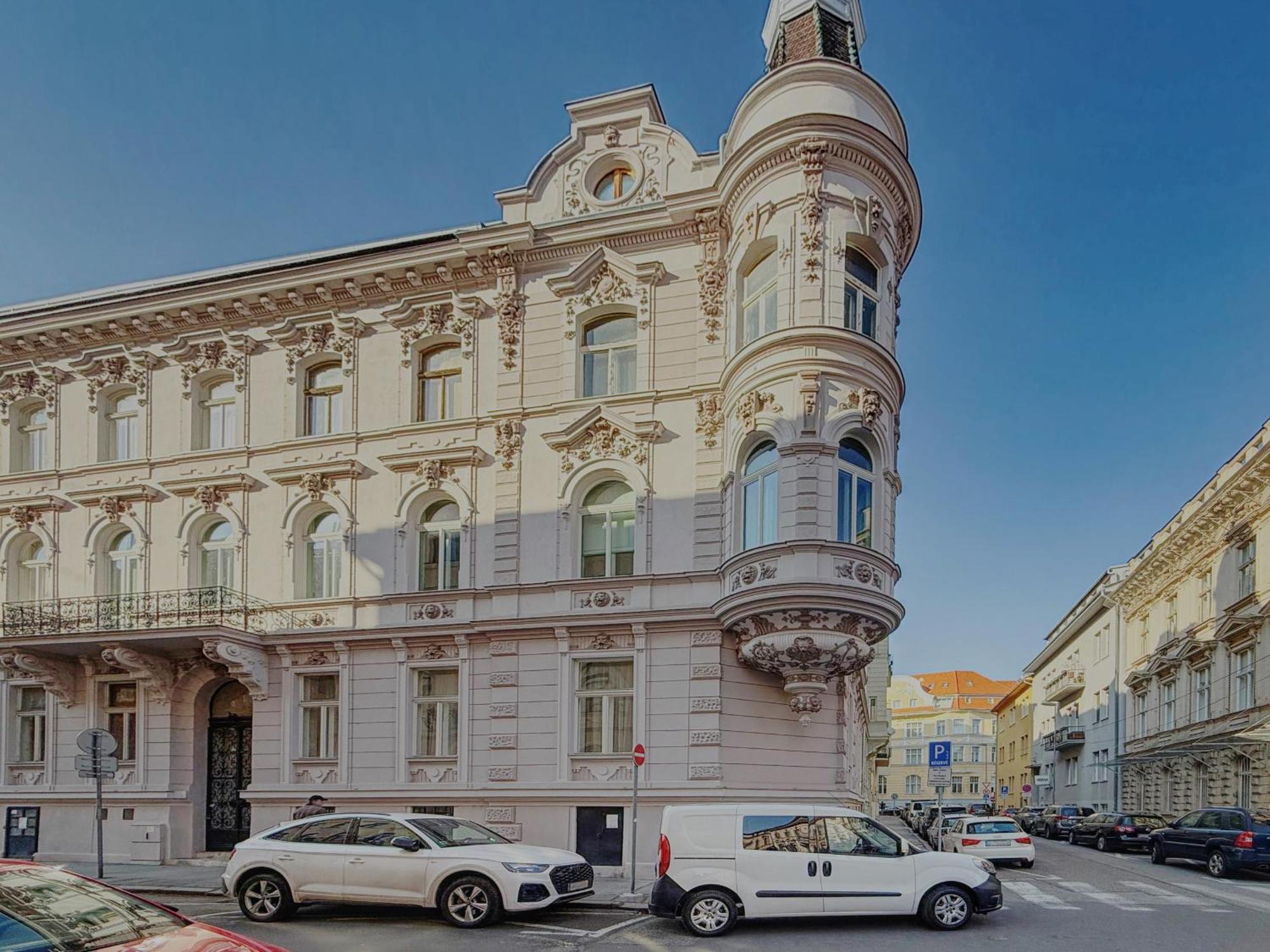 Beautiful Condo At The Old Town Bratislava Bagian luar foto