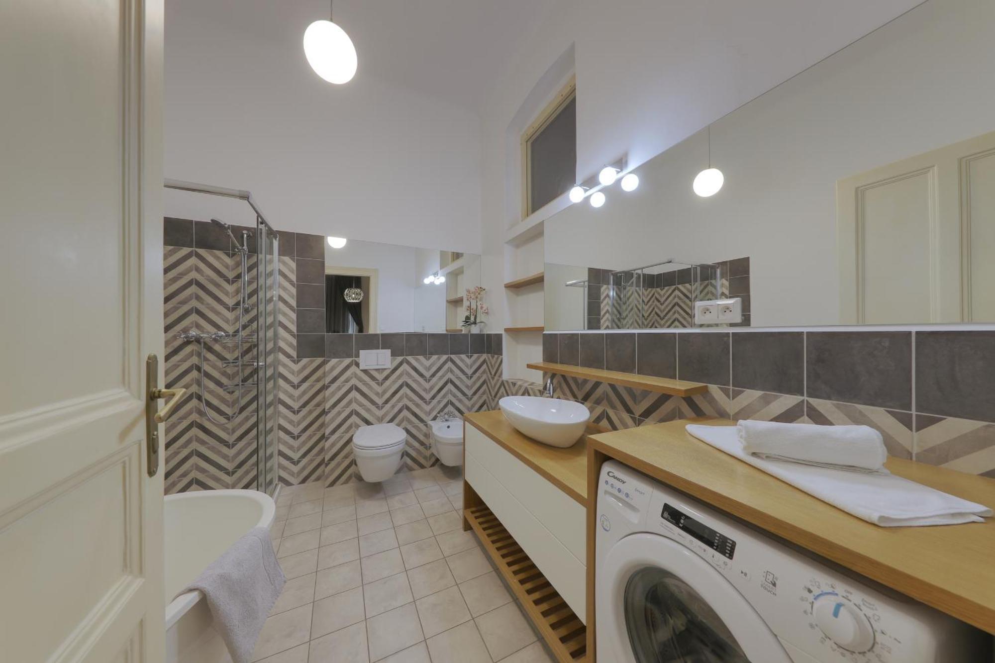 Beautiful Condo At The Old Town Bratislava Bagian luar foto