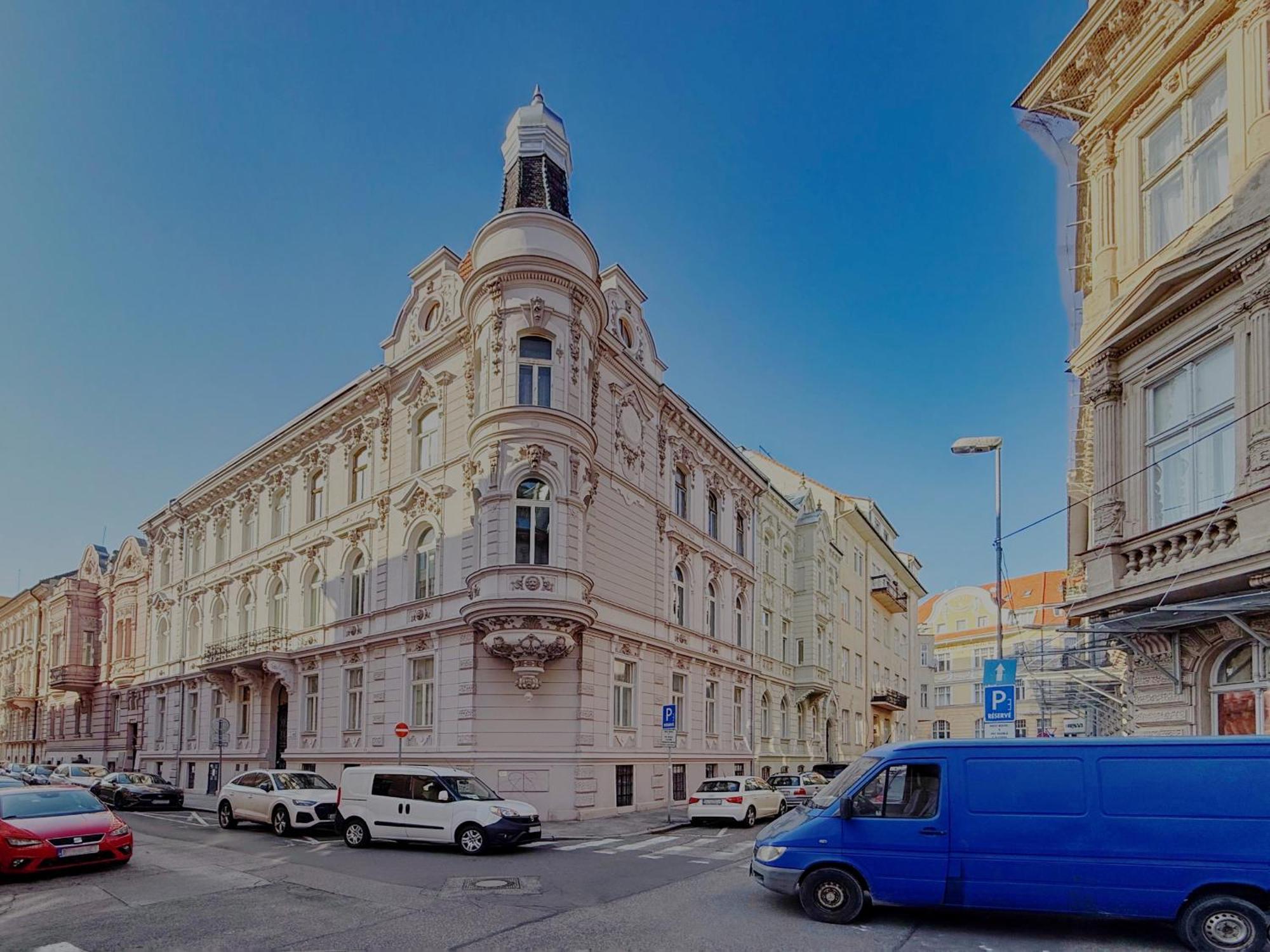 Beautiful Condo At The Old Town Bratislava Bagian luar foto