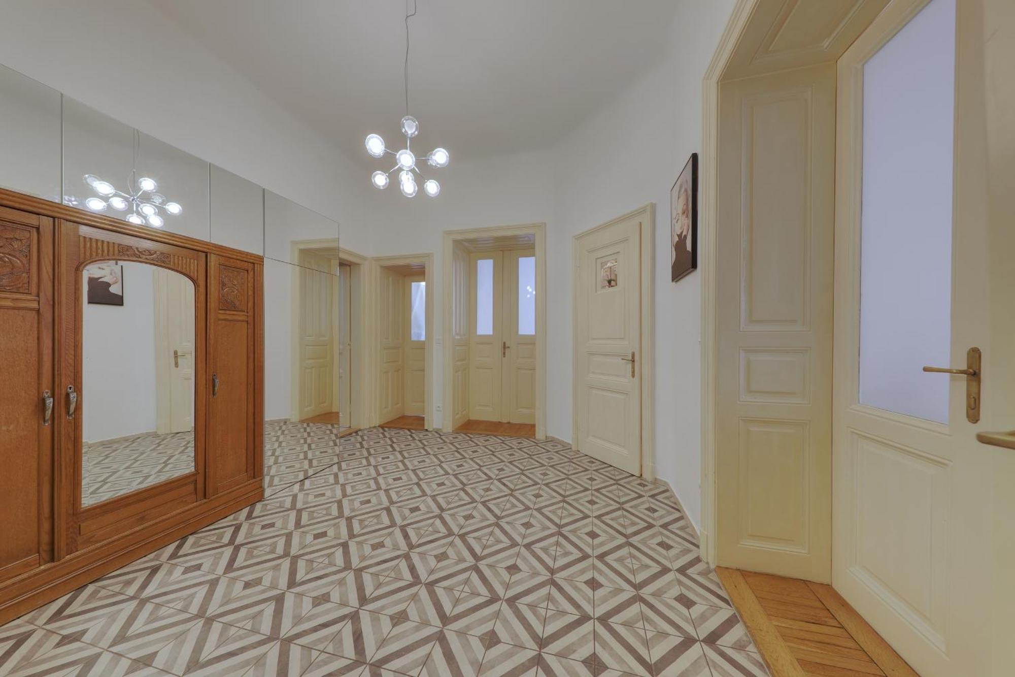 Beautiful Condo At The Old Town Bratislava Bagian luar foto