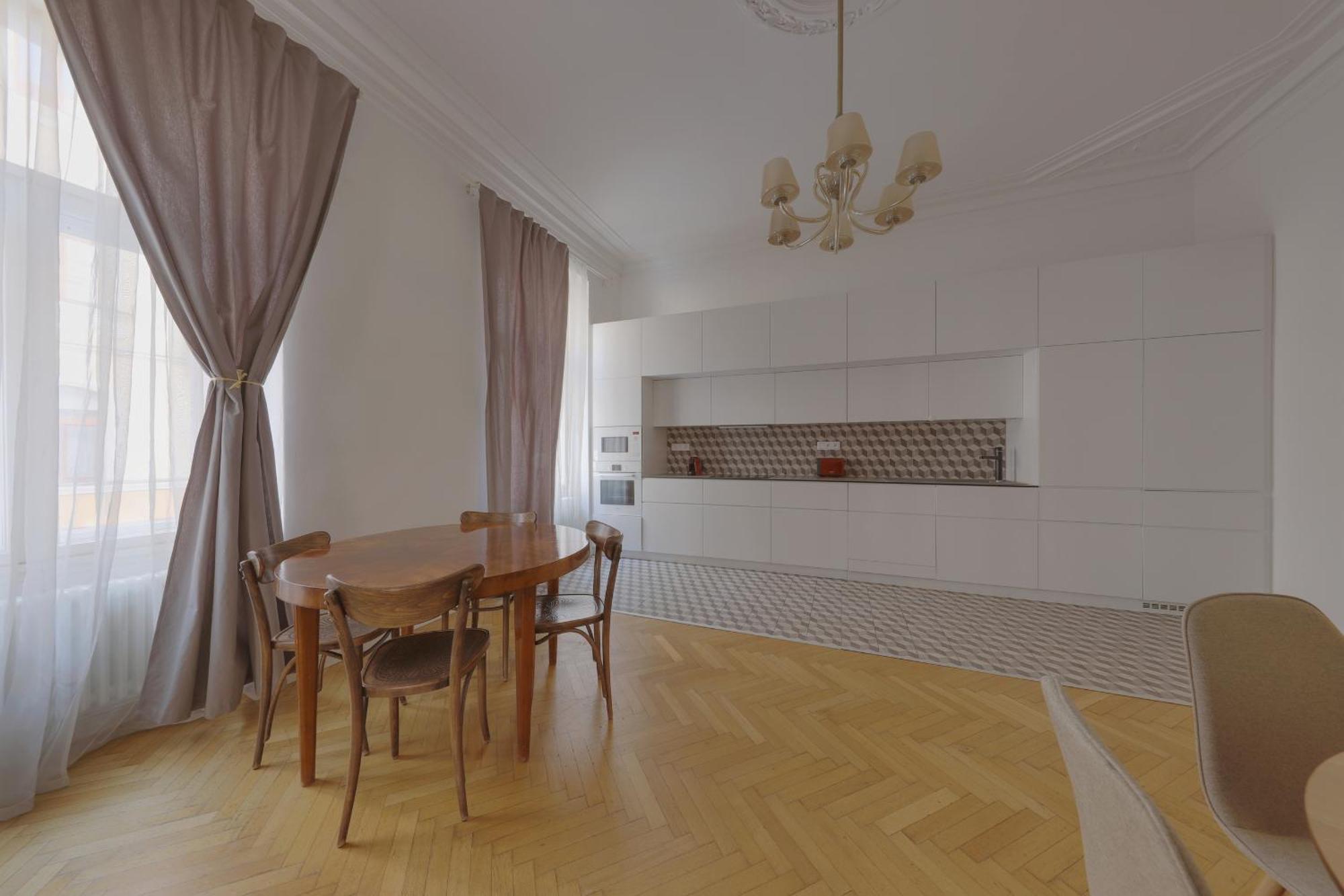 Beautiful Condo At The Old Town Bratislava Bagian luar foto