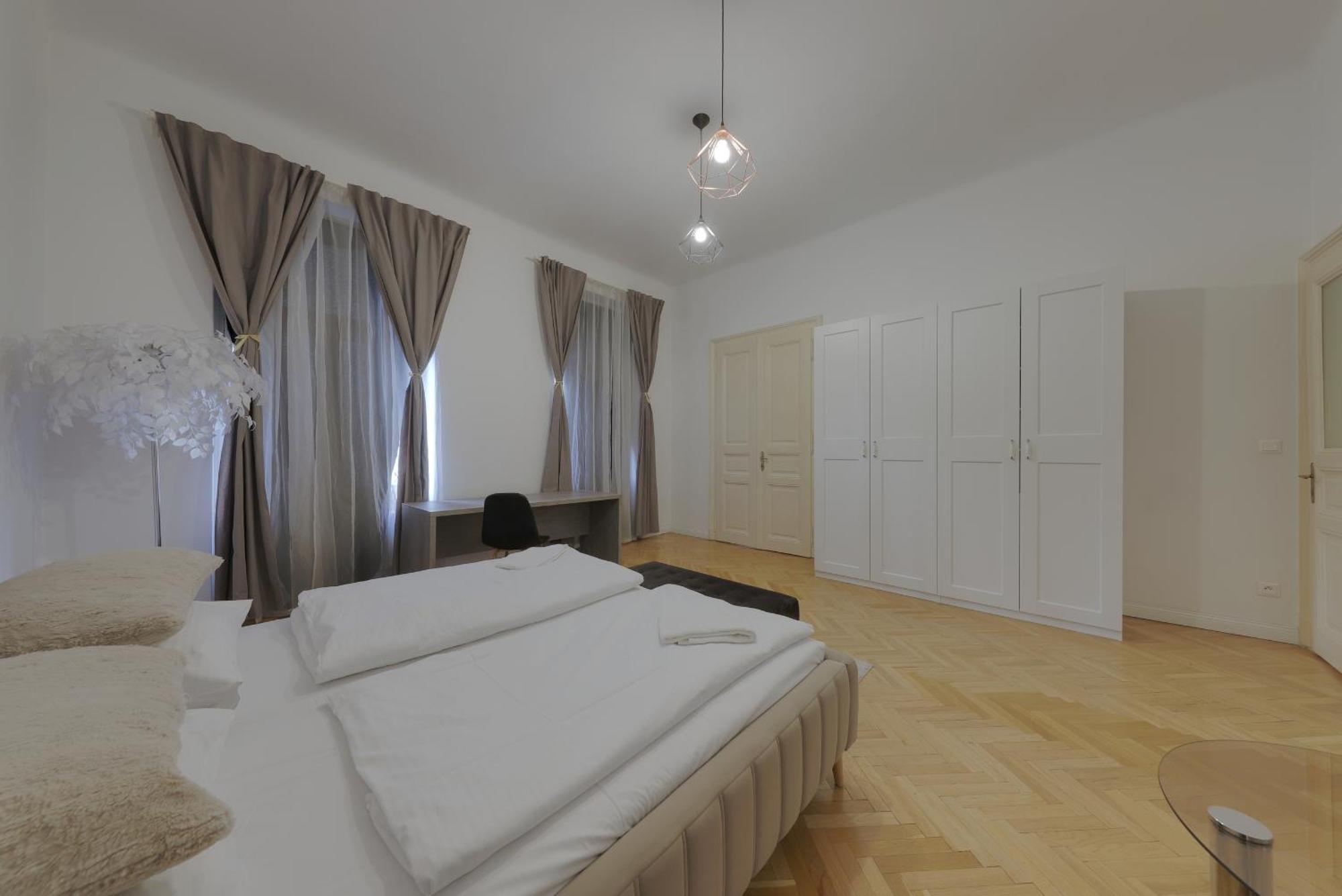 Beautiful Condo At The Old Town Bratislava Bagian luar foto