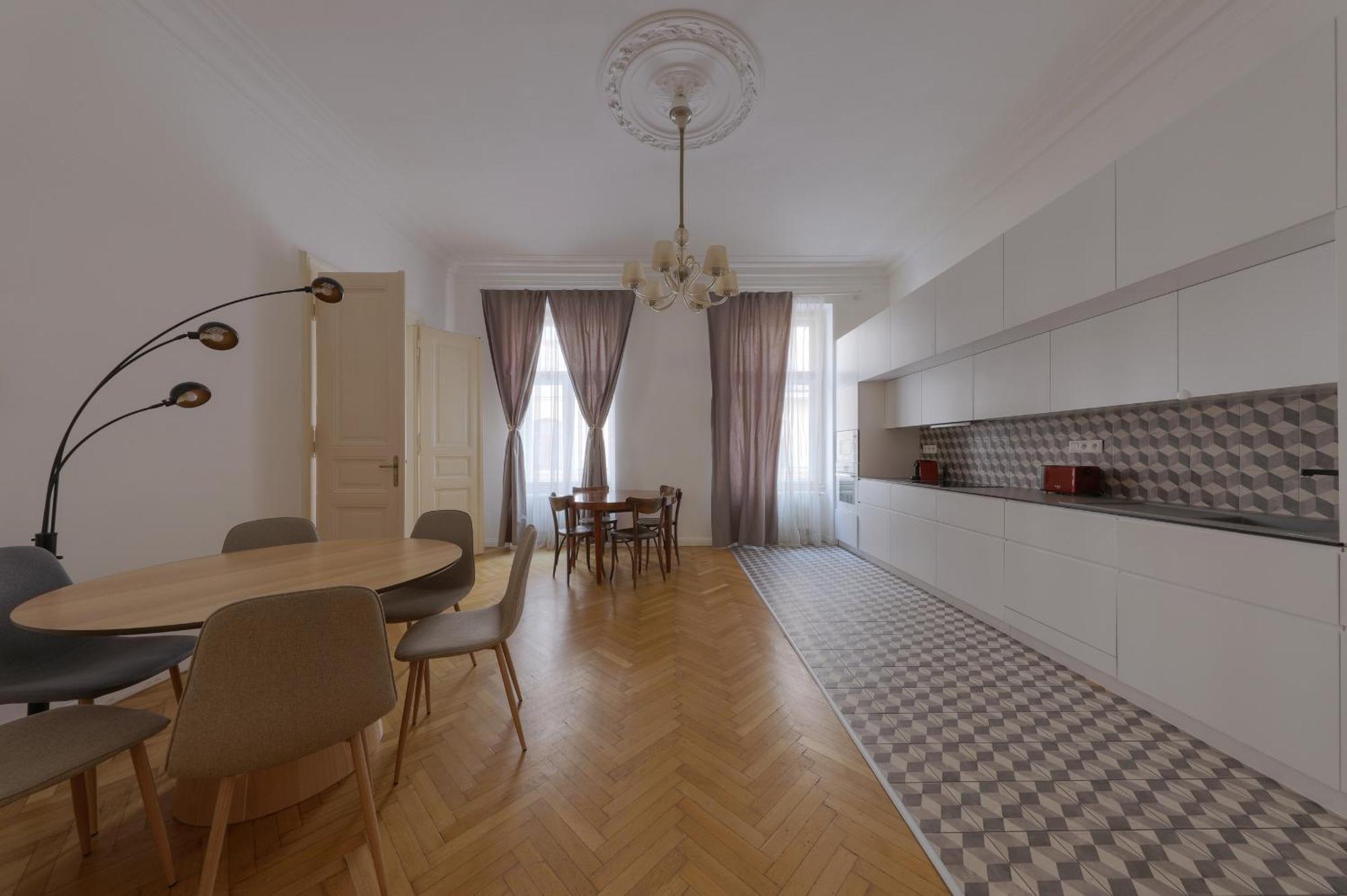 Beautiful Condo At The Old Town Bratislava Bagian luar foto