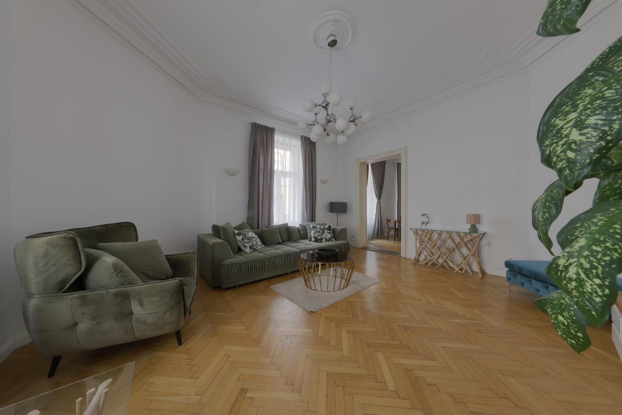 Beautiful Condo At The Old Town Bratislava Bagian luar foto