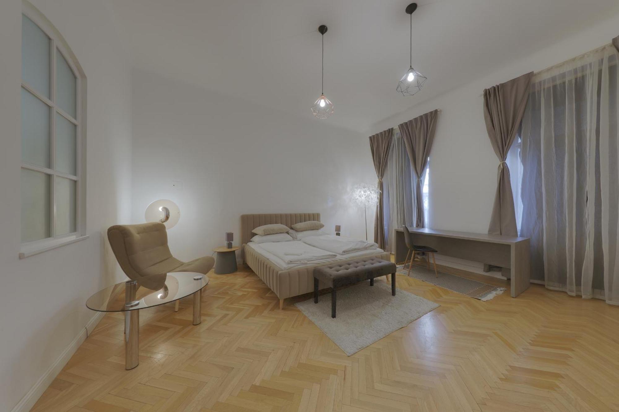 Beautiful Condo At The Old Town Bratislava Bagian luar foto
