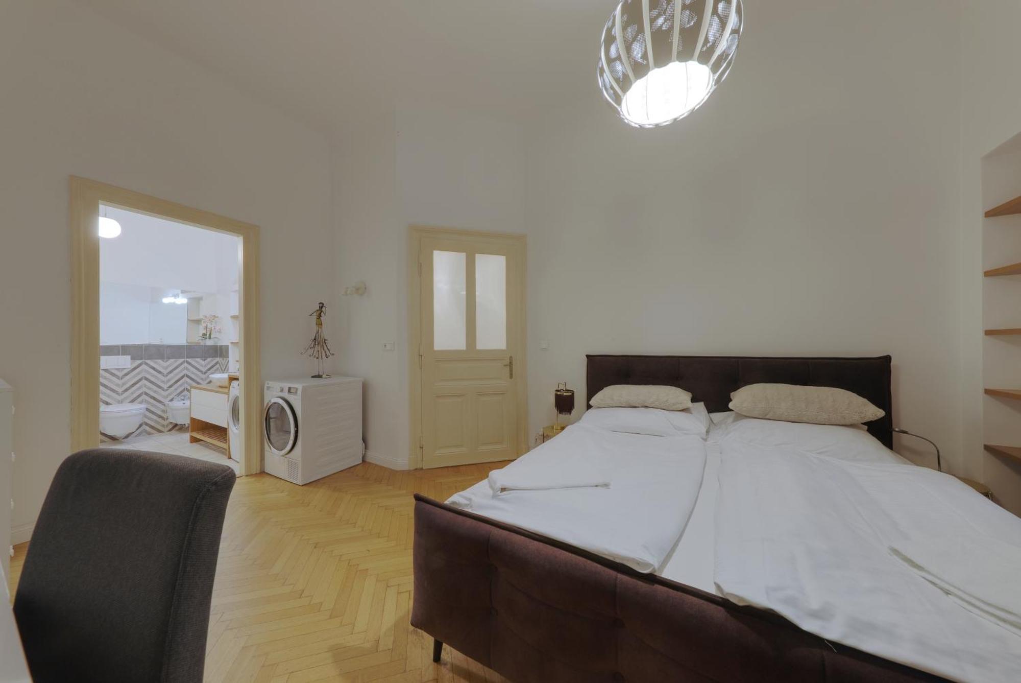 Beautiful Condo At The Old Town Bratislava Bagian luar foto