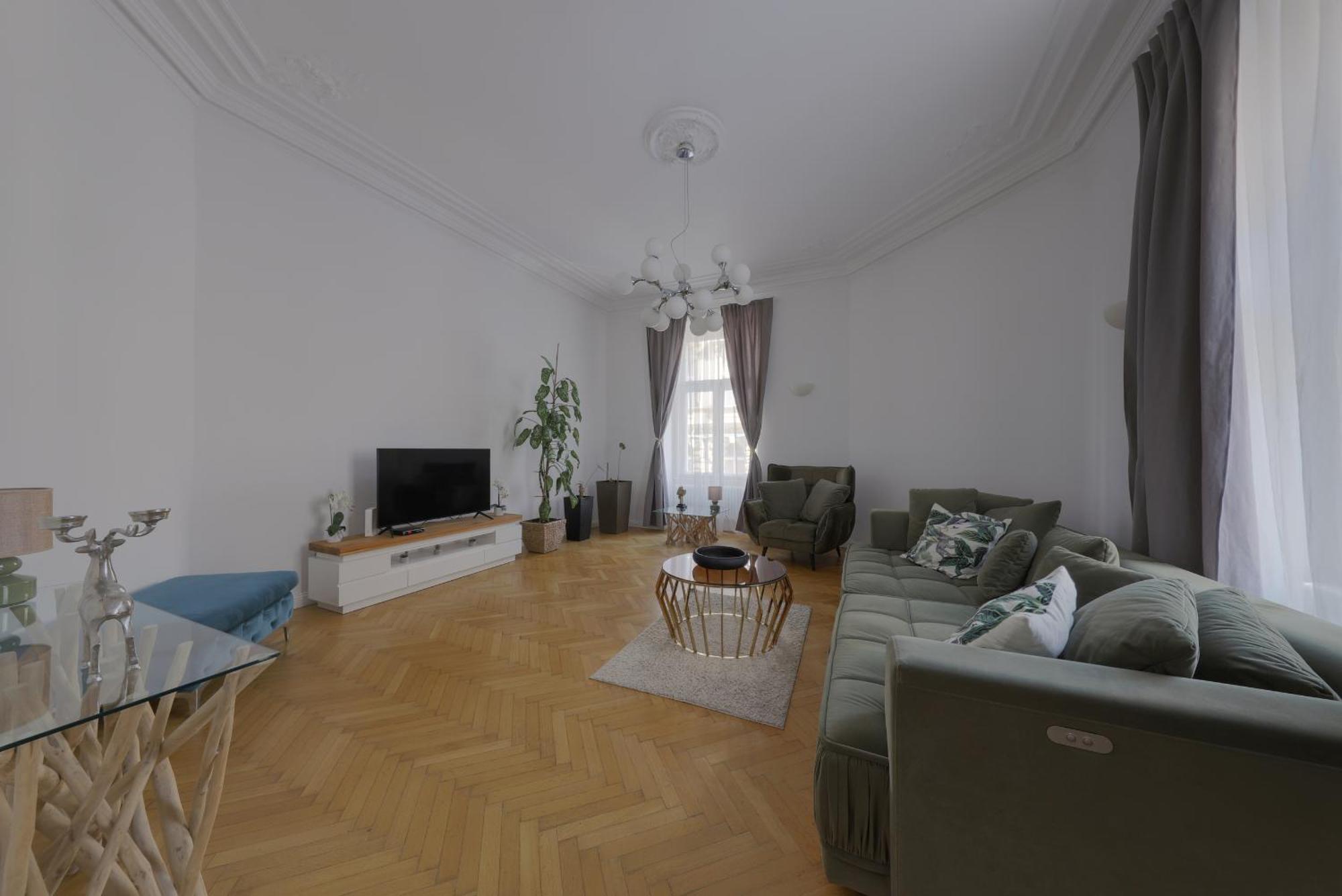 Beautiful Condo At The Old Town Bratislava Bagian luar foto
