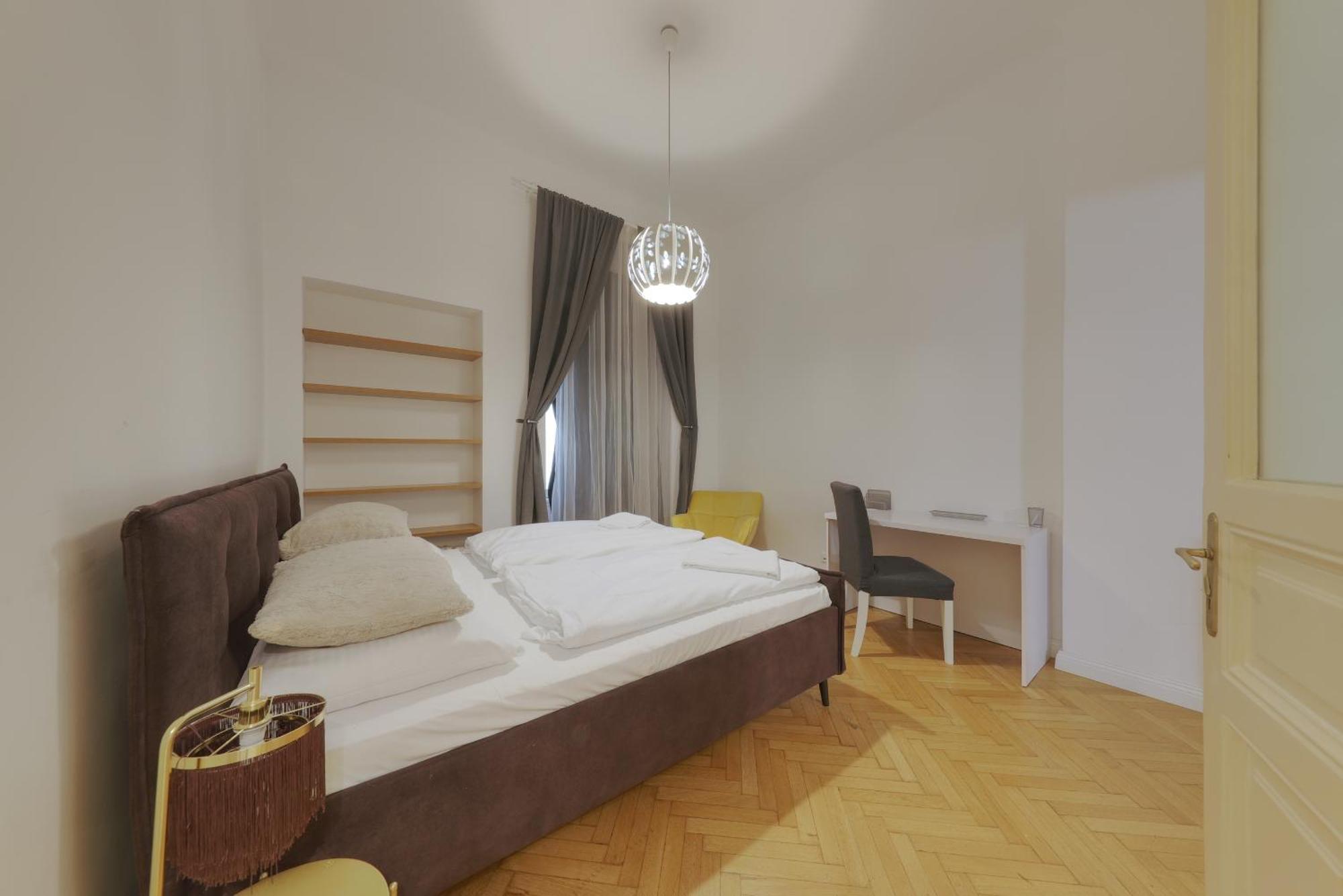 Beautiful Condo At The Old Town Bratislava Bagian luar foto