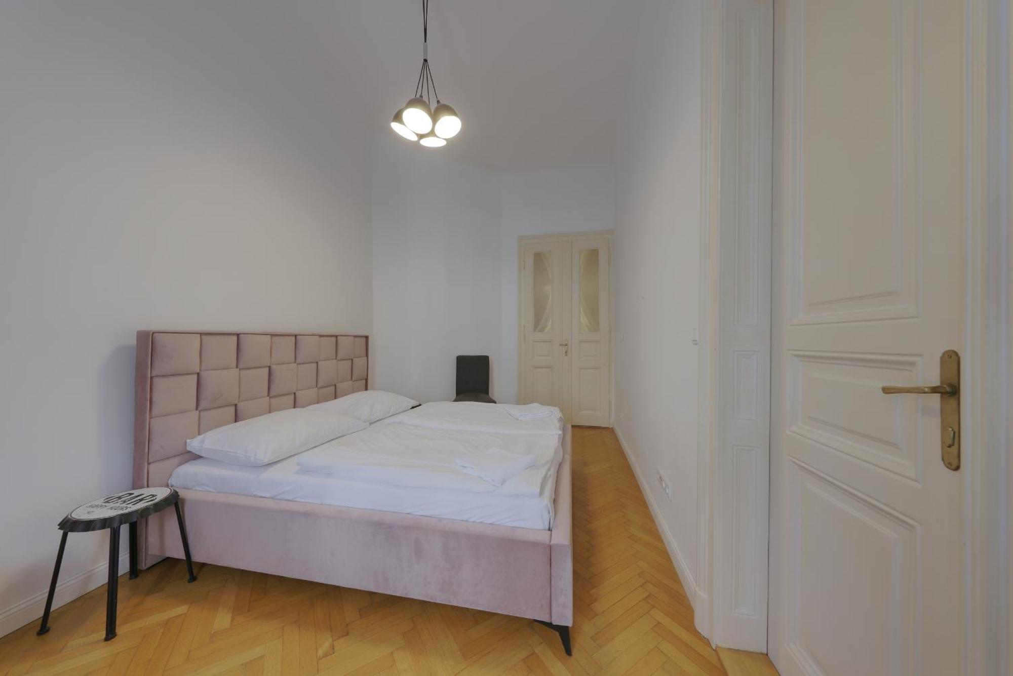 Beautiful Condo At The Old Town Bratislava Bagian luar foto