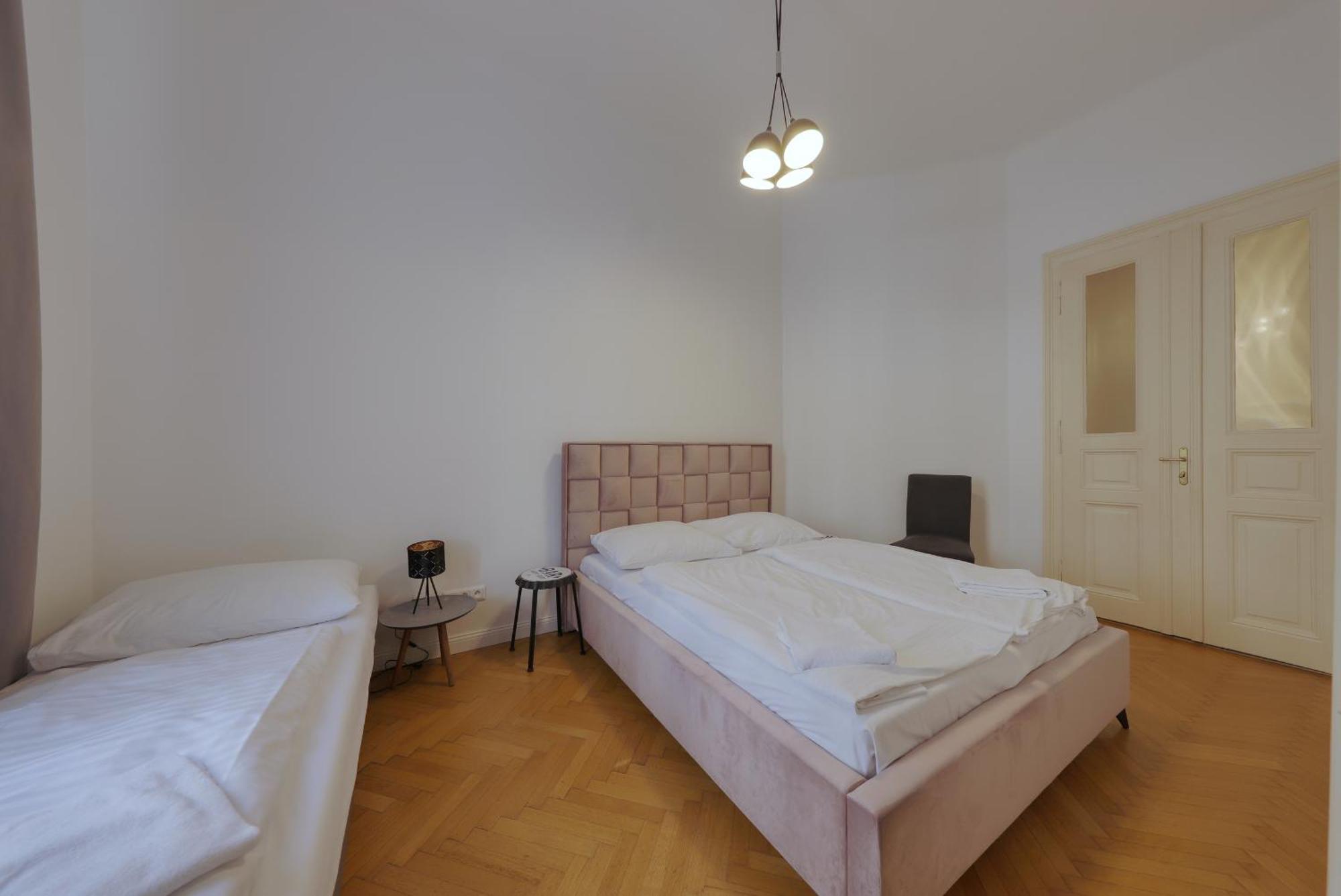 Beautiful Condo At The Old Town Bratislava Bagian luar foto